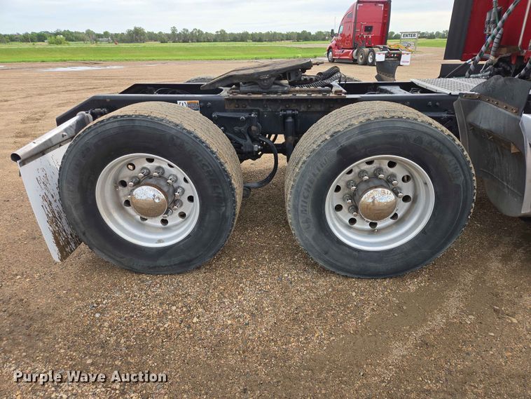 image for item DP8966 2022 Kenworth T680 semi truck