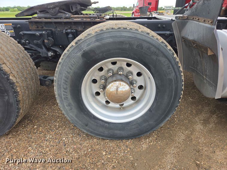 image for item DP8966 2022 Kenworth T680 semi truck