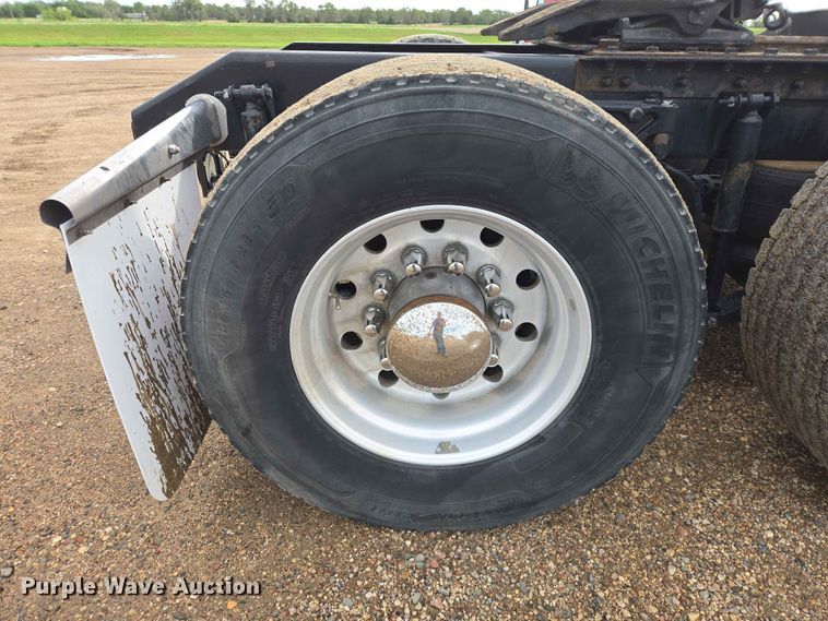 image for item DP8966 2022 Kenworth T680 semi truck