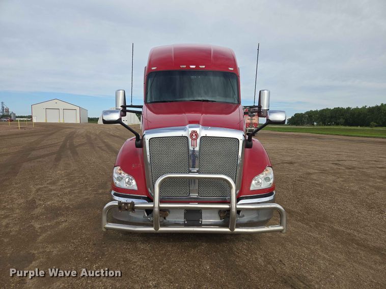 image for item DP8967 2019 Kenworth T680 semi truck