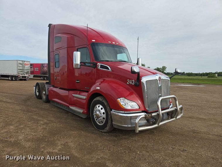 image for item DP8967 2019 Kenworth T680 semi truck