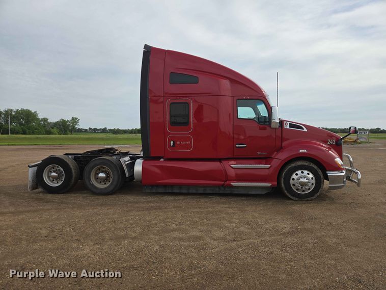 image for item DP8967 2019 Kenworth T680 semi truck