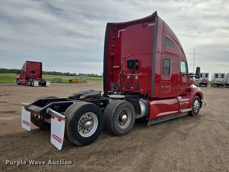 image for item DP8967 2019 Kenworth T680 semi truck
