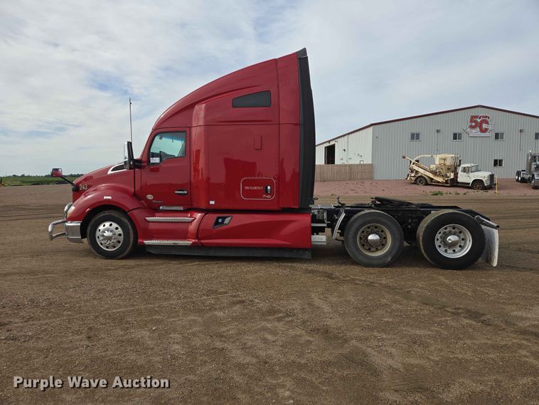 image for item DP8967 2019 Kenworth T680 semi truck