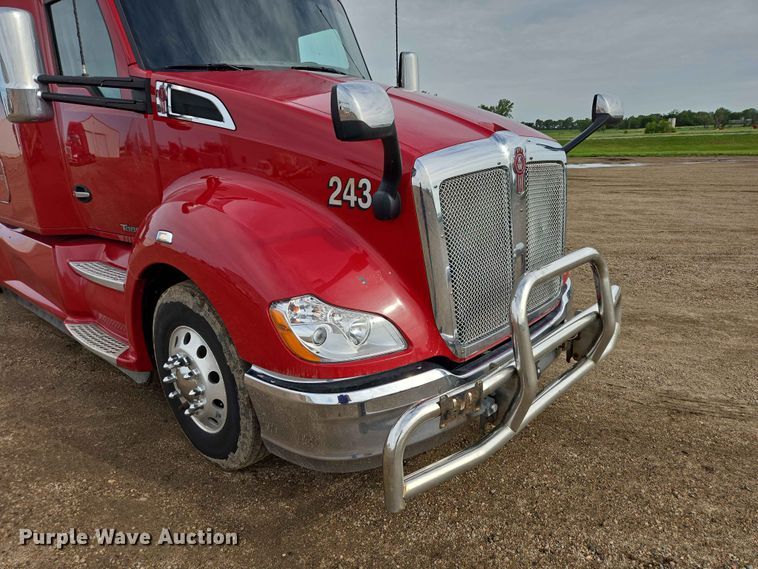 image for item DP8967 2019 Kenworth T680 semi truck