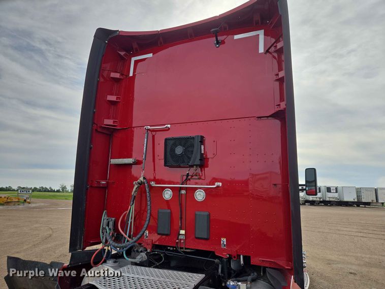 image for item DP8967 2019 Kenworth T680 semi truck
