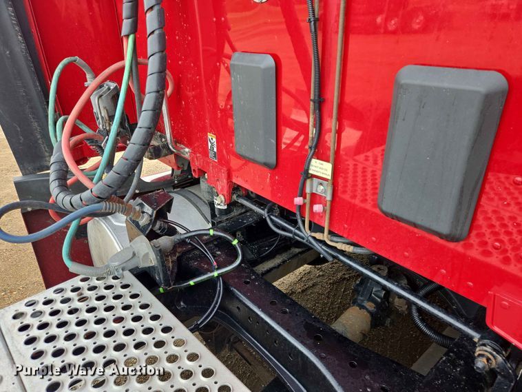 image for item DP8967 2019 Kenworth T680 semi truck