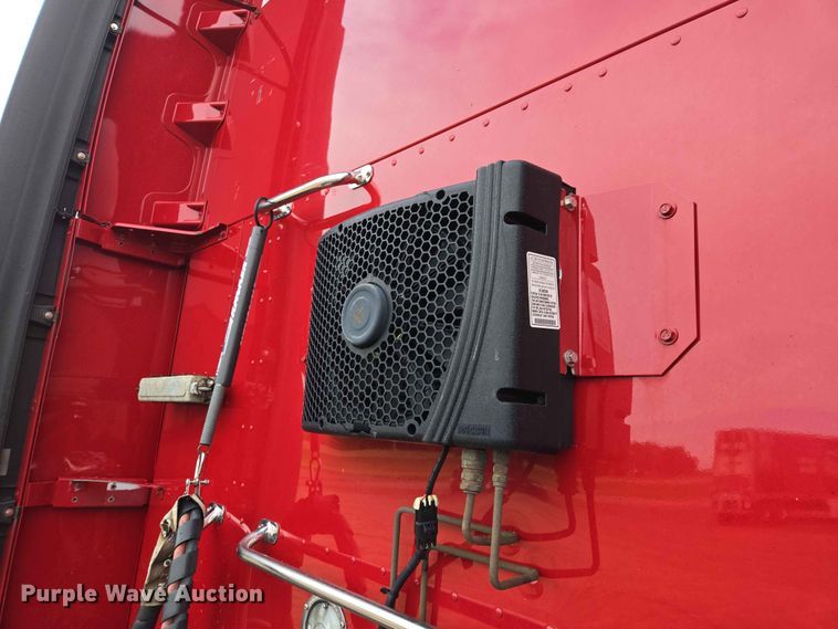 image for item DP8967 2019 Kenworth T680 semi truck