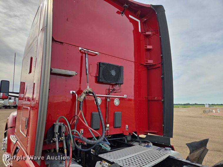 image for item DP8967 2019 Kenworth T680 semi truck