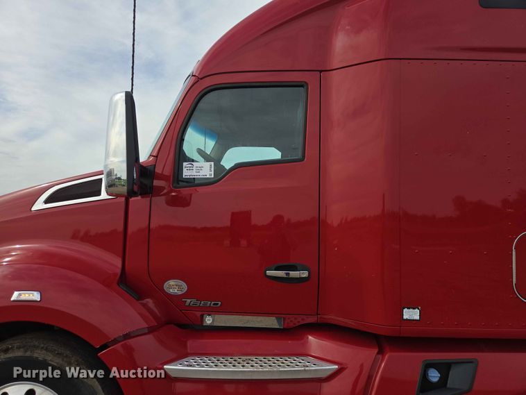 image for item DP8967 2019 Kenworth T680 semi truck