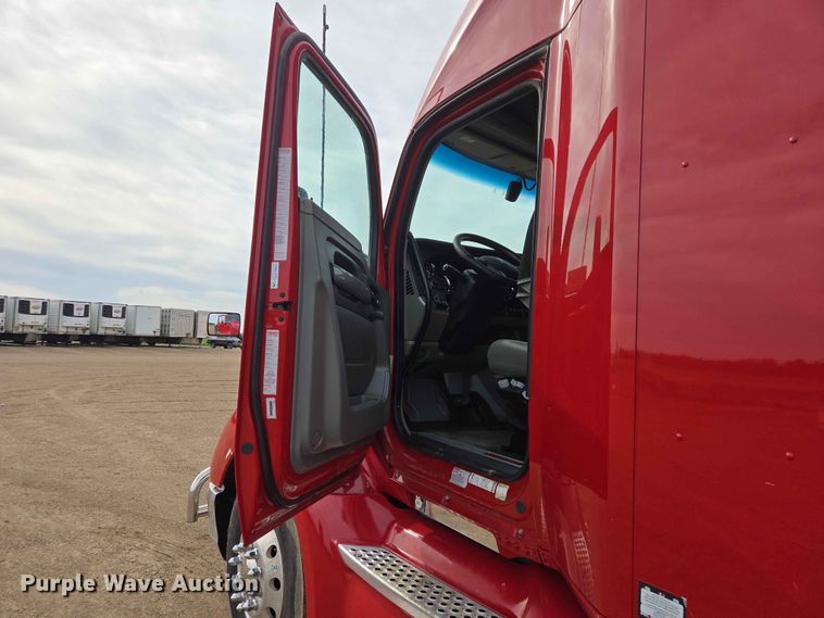 image for item DP8967 2019 Kenworth T680 semi truck