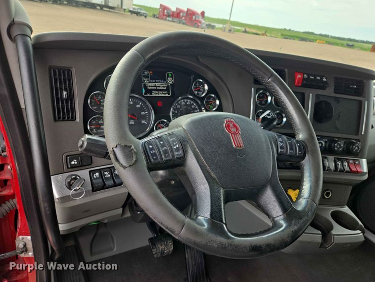 image for item DP8967 2019 Kenworth T680 semi truck