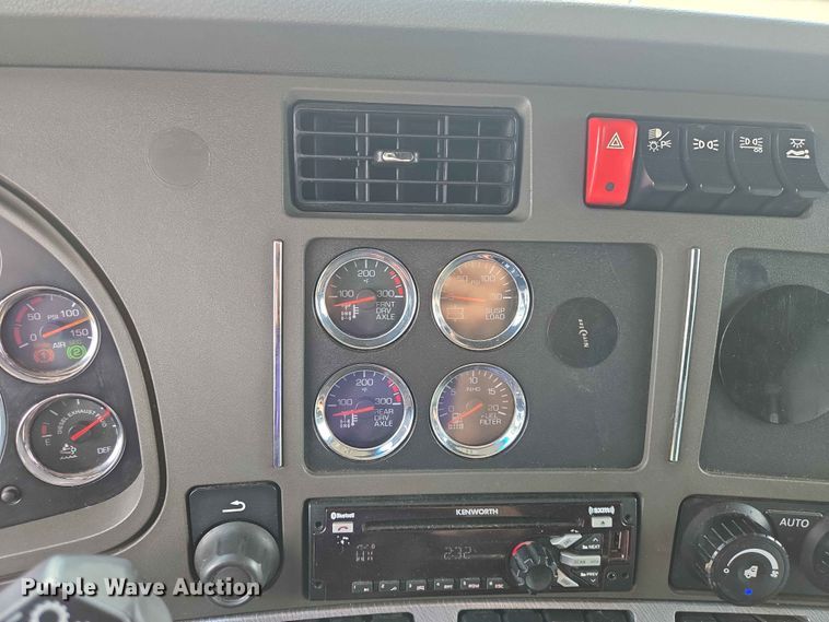 image for item DP8967 2019 Kenworth T680 semi truck