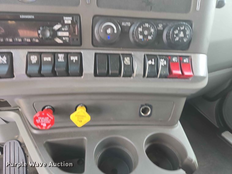 image for item DP8967 2019 Kenworth T680 semi truck