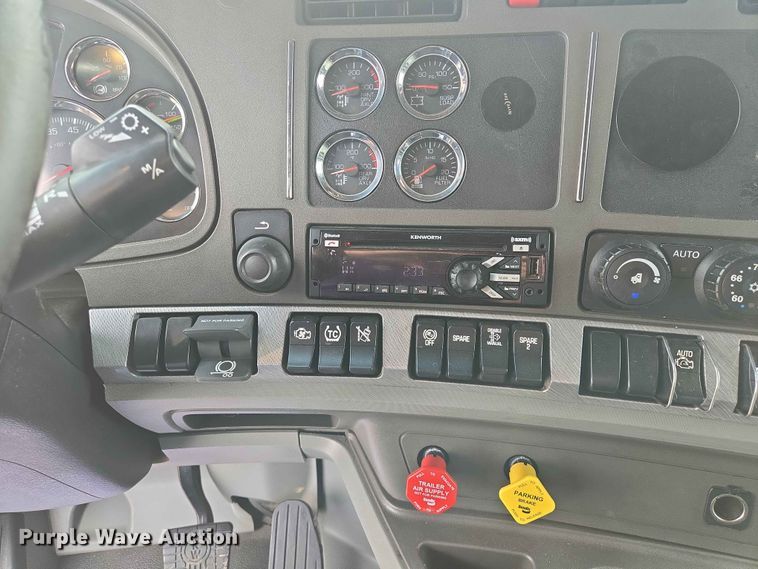 image for item DP8967 2019 Kenworth T680 semi truck