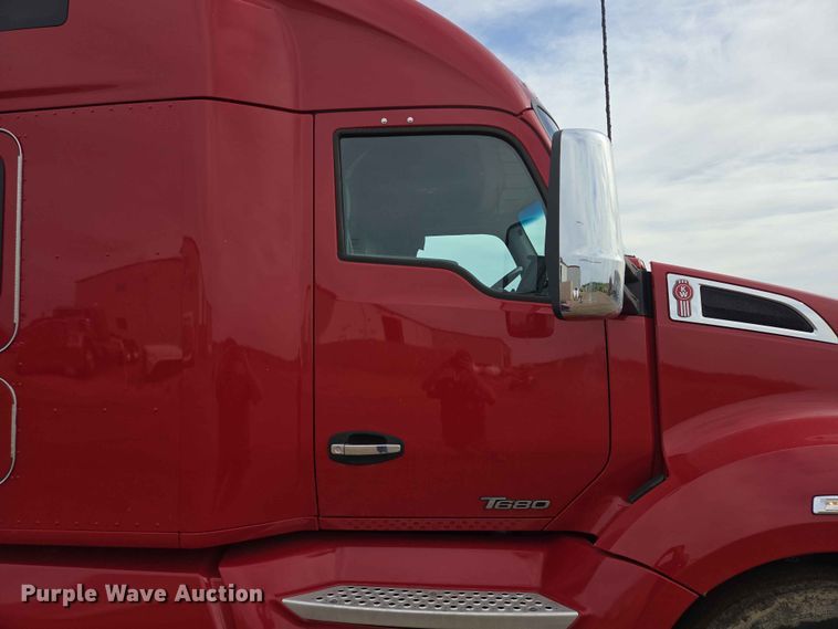 image for item DP8967 2019 Kenworth T680 semi truck