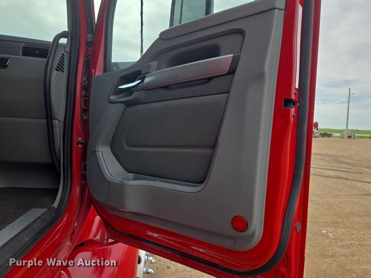 image for item DP8967 2019 Kenworth T680 semi truck