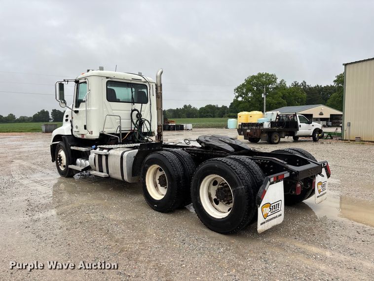 image for item DV4373 2014 Mack CXU613 semi truck