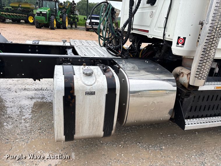 image for item DV4373 2014 Mack CXU613 semi truck
