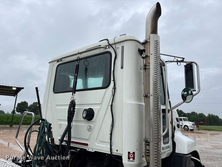 image for item DV4373 2014 Mack CXU613 semi truck