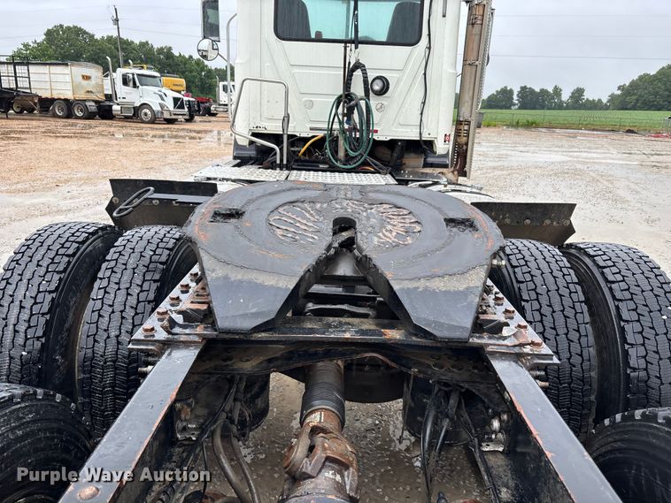 image for item DV4373 2014 Mack CXU613 semi truck