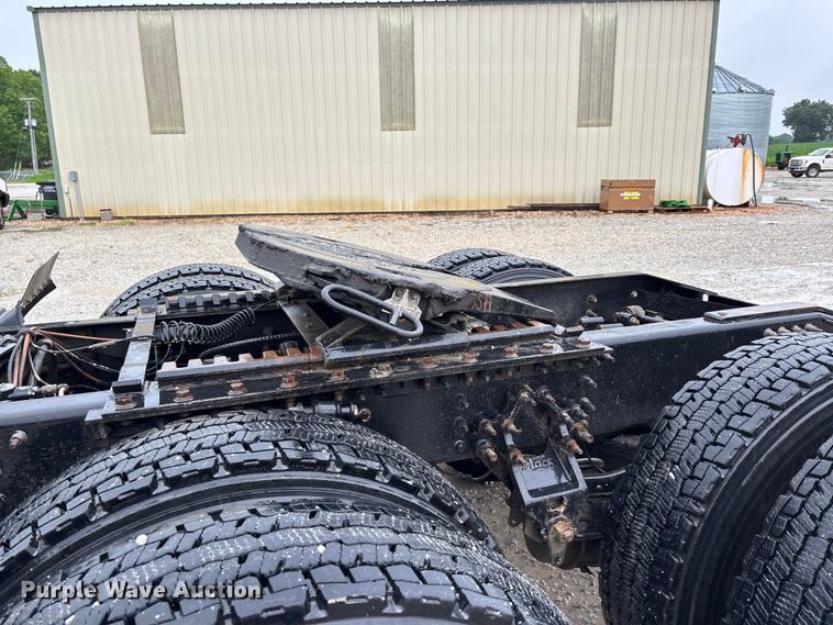 image for item DV4373 2014 Mack CXU613 semi truck