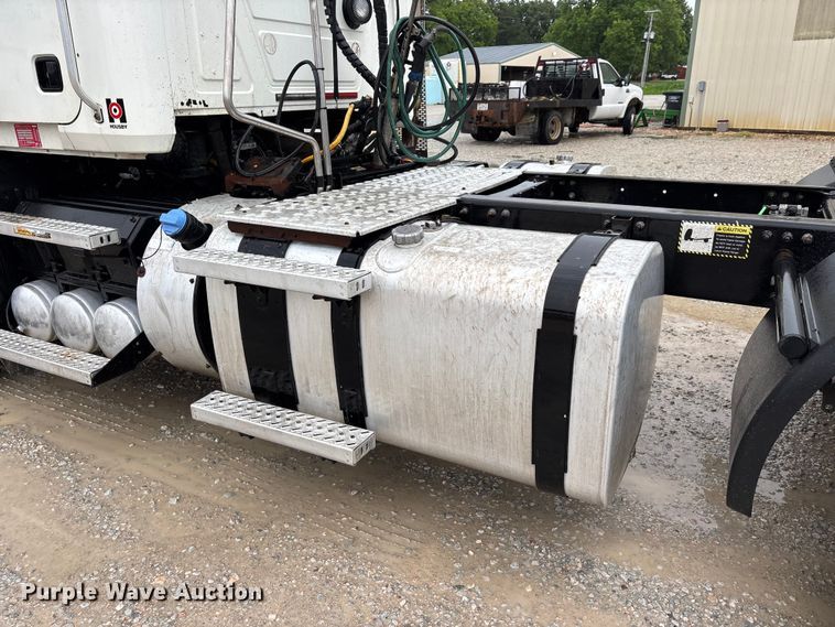 image for item DV4373 2014 Mack CXU613 semi truck