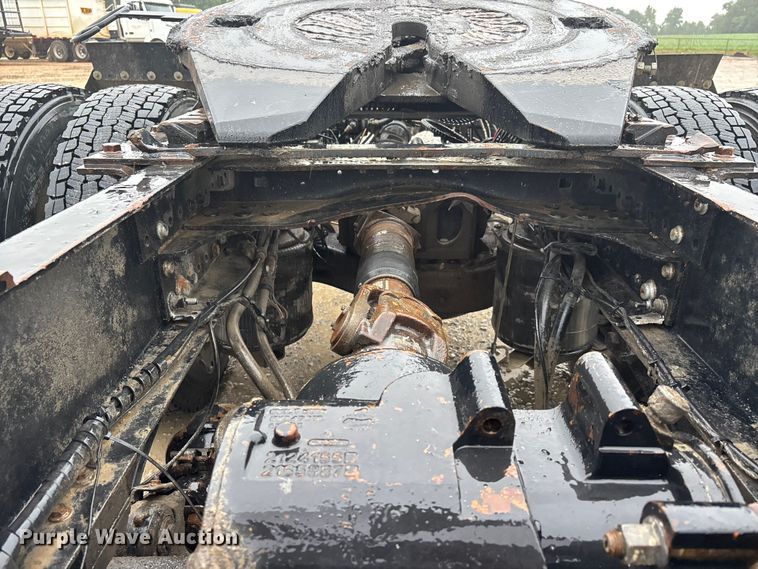 image for item DV4373 2014 Mack CXU613 semi truck