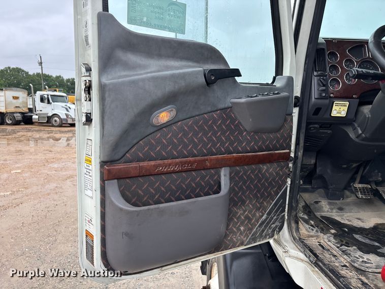 image for item DV4373 2014 Mack CXU613 semi truck