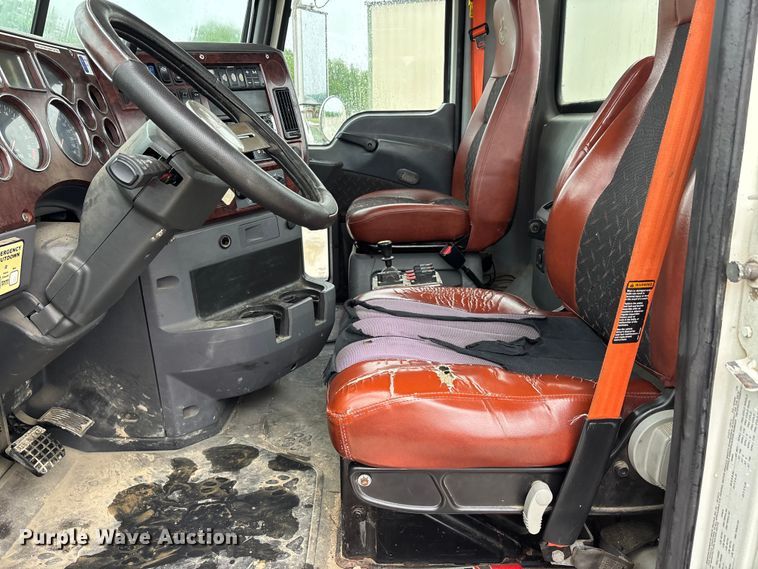 image for item DV4373 2014 Mack CXU613 semi truck