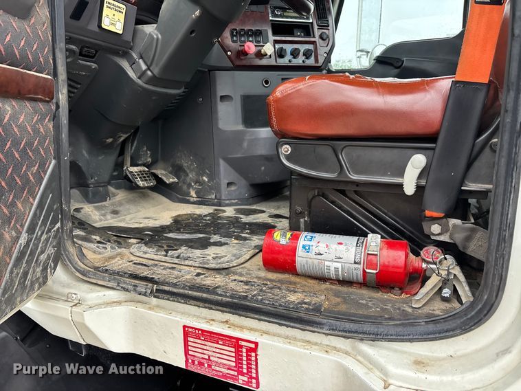 image for item DV4373 2014 Mack CXU613 semi truck