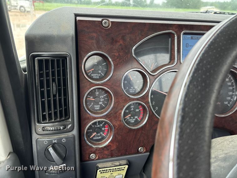 image for item DV4373 2014 Mack CXU613 semi truck