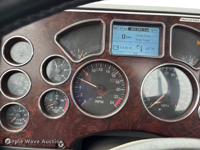 image for item DV4373 2014 Mack CXU613 semi truck
