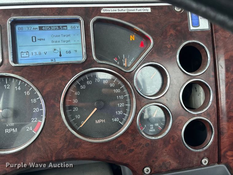 image for item DV4373 2014 Mack CXU613 semi truck