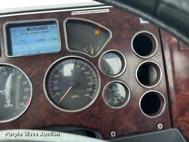 image for item DV4373 2014 Mack CXU613 semi truck