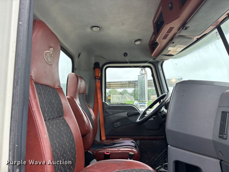 image for item DV4373 2014 Mack CXU613 semi truck