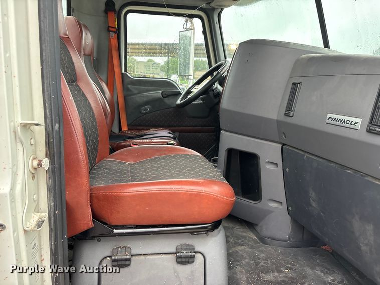 image for item DV4373 2014 Mack CXU613 semi truck
