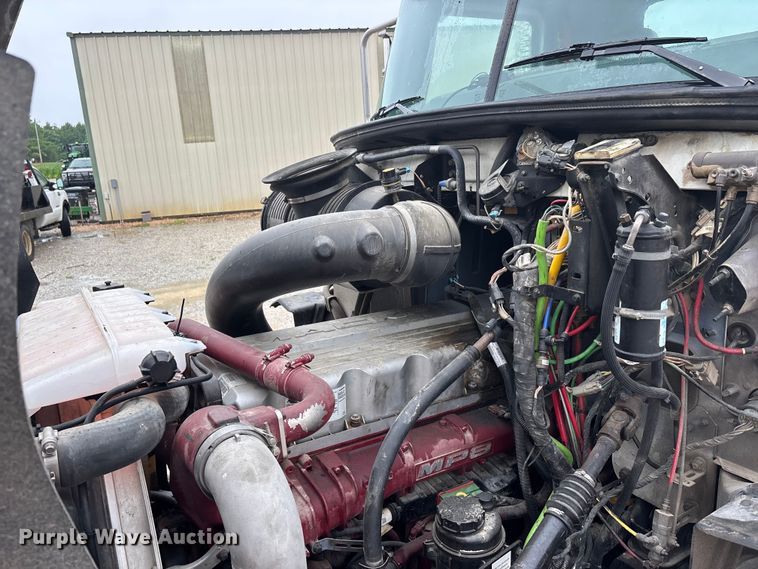 image for item DV4373 2014 Mack CXU613 semi truck