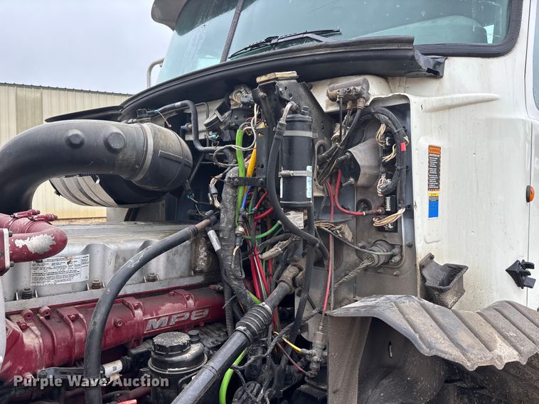 image for item DV4373 2014 Mack CXU613 semi truck