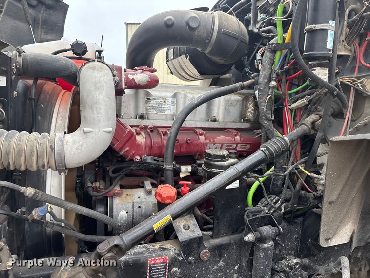 image for item DV4373 2014 Mack CXU613 semi truck