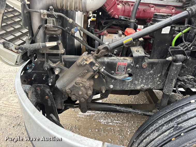 image for item DV4373 2014 Mack CXU613 semi truck