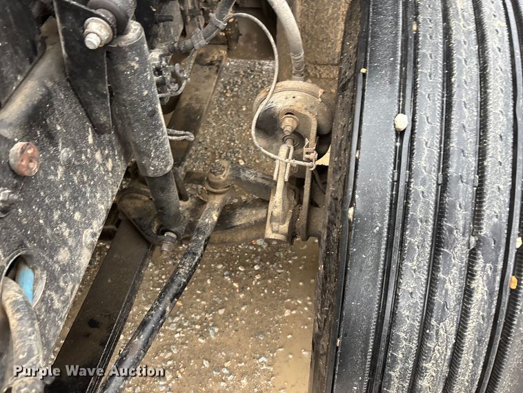 image for item DV4373 2014 Mack CXU613 semi truck
