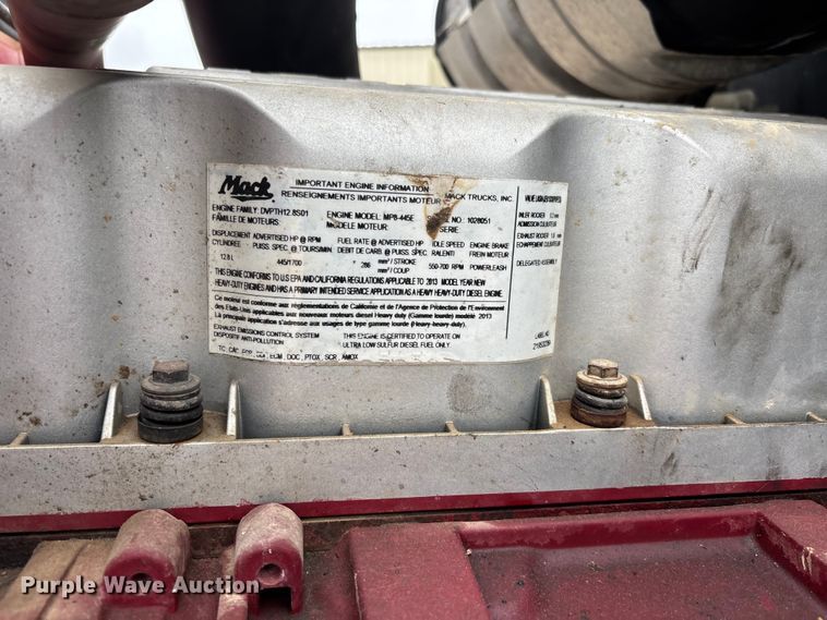 image for item DV4373 2014 Mack CXU613 semi truck
