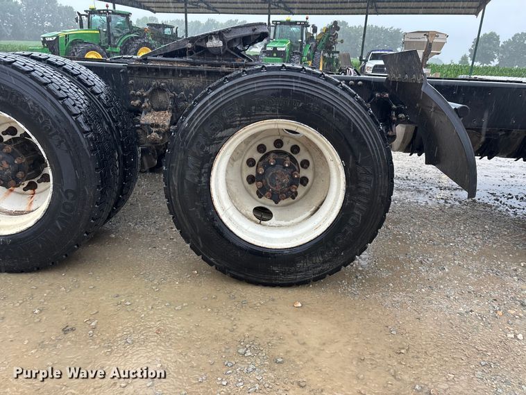 image for item DV4373 2014 Mack CXU613 semi truck