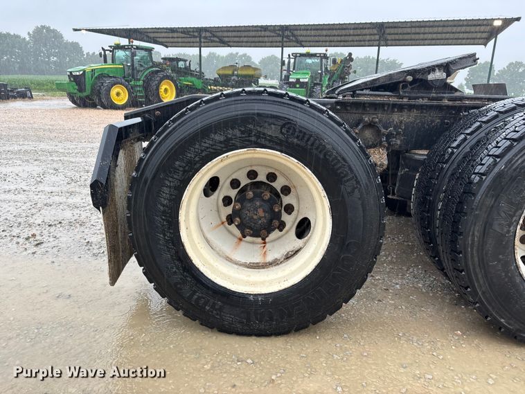 image for item DV4373 2014 Mack CXU613 semi truck