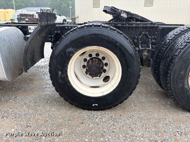 image for item DV4373 2014 Mack CXU613 semi truck