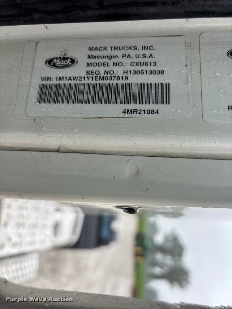 image for item DV4373 2014 Mack CXU613 semi truck