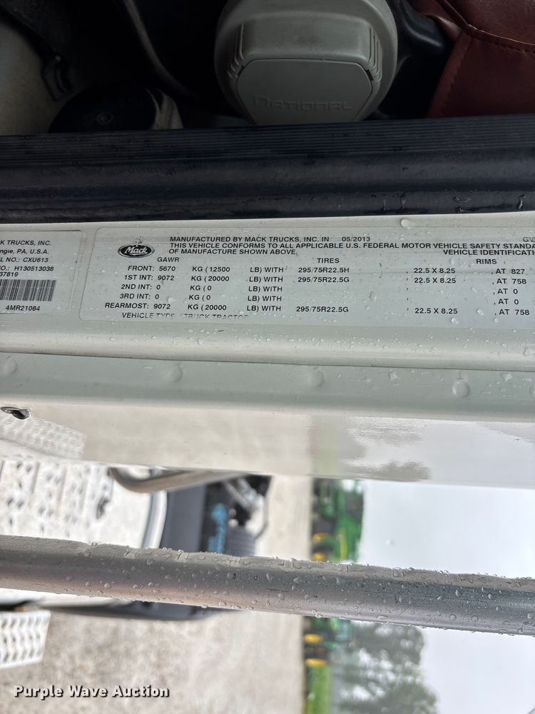 image for item DV4373 2014 Mack CXU613 semi truck