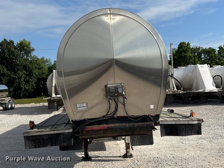 image for item DV4391 1994 Bar-Bel Fabricating Co. pneumatic dry bulk trailer