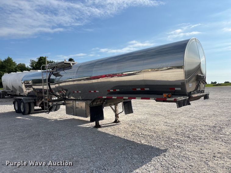 image for item DV4391 1994 Bar-Bel Fabricating Co. pneumatic dry bulk trailer